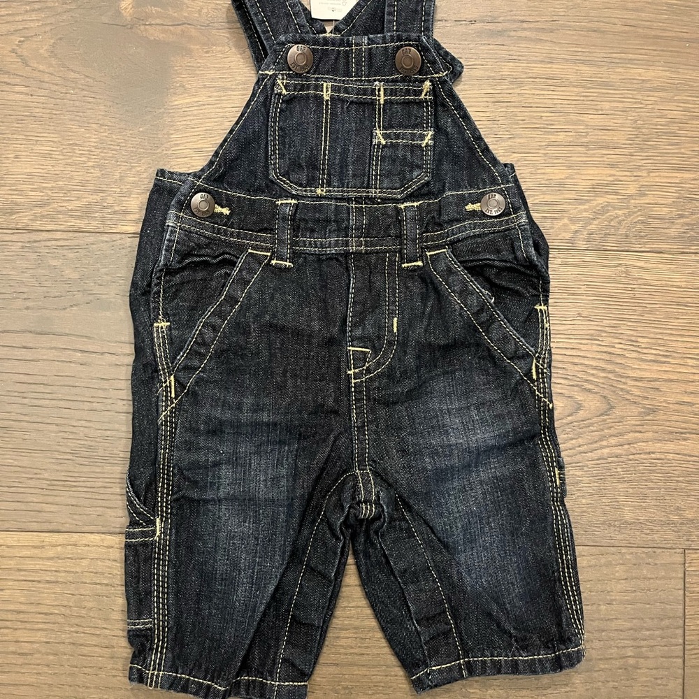 Baby gap denim romper 0-3M NWT retail $74